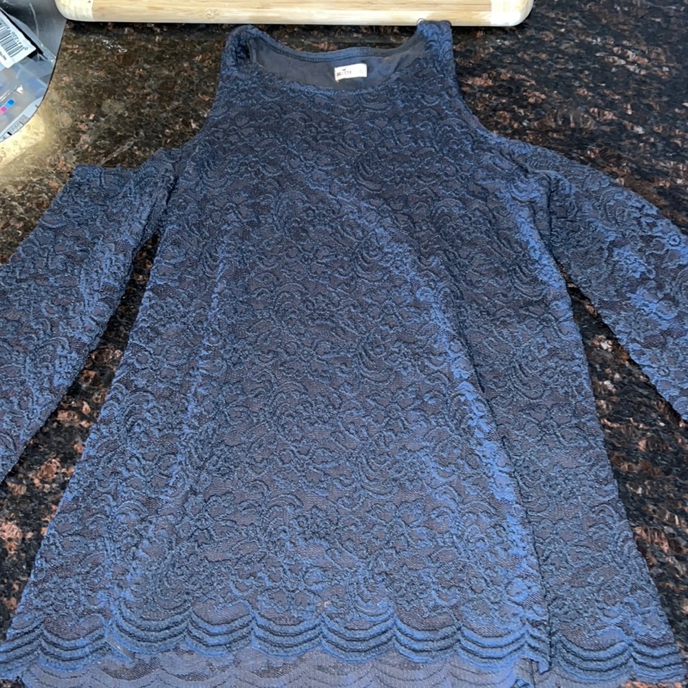 Hollister Woman's too. Size S. Dark blue/black color